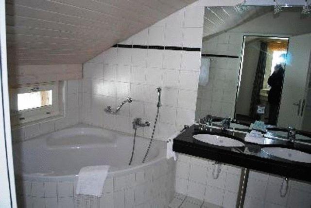 Hotel Rhonequelle Oberwald Buitenkant foto
